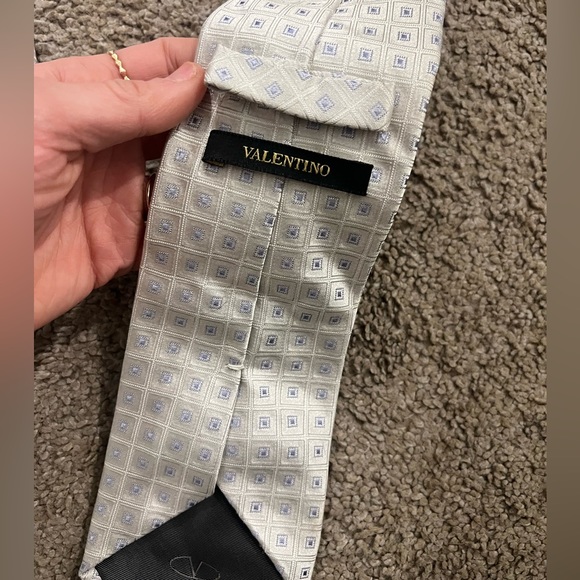 100% silk Valentino tie - Picture 3 of 4